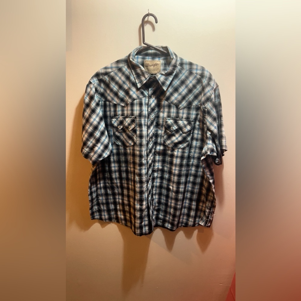 Multiple men’s button down short sleeve shirts various brands
